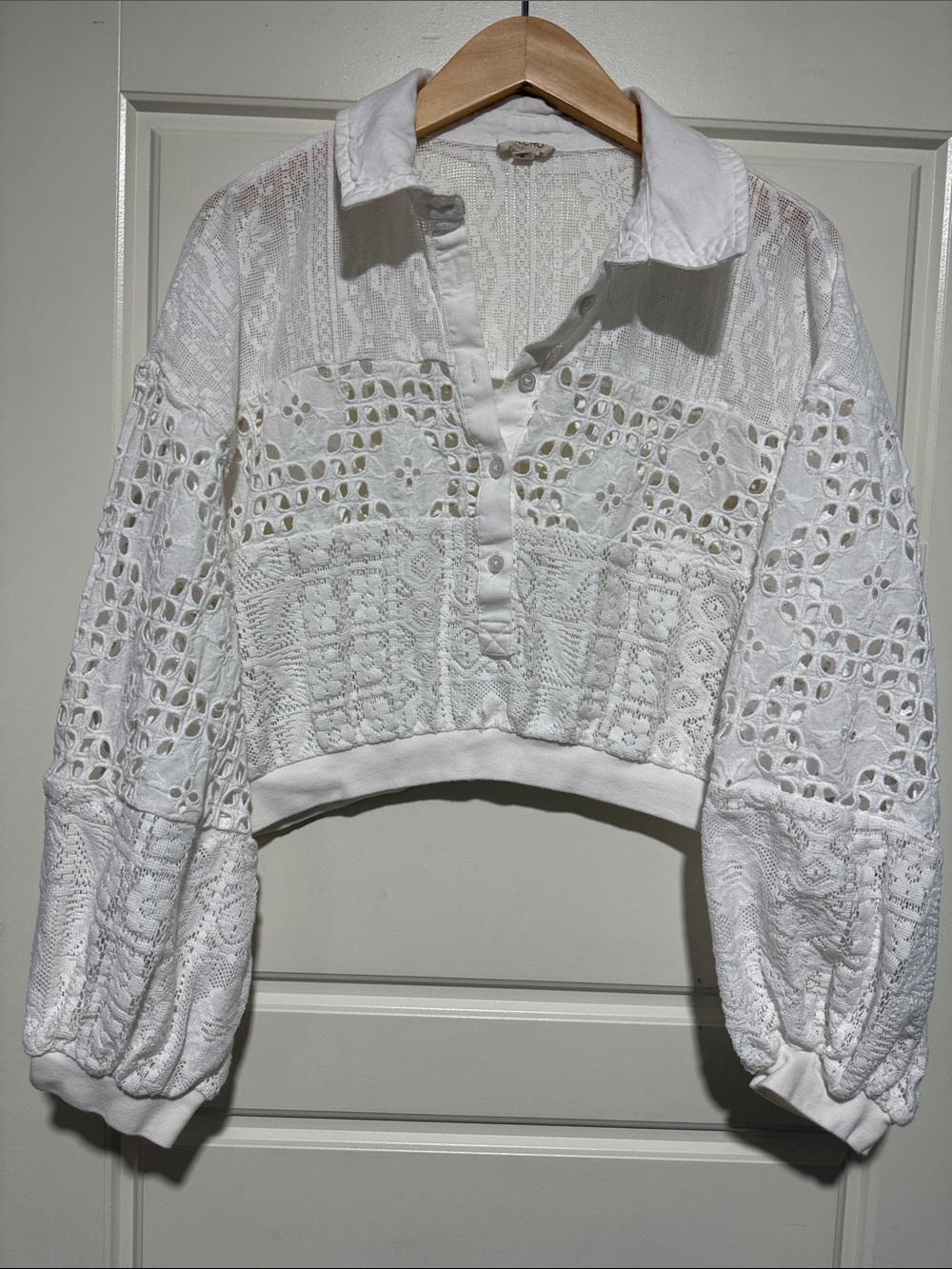 Anthropologie Pilcro Cutwork Bubble-Sleeve Shirt, MED white eyelet top - Picture 3 of 8